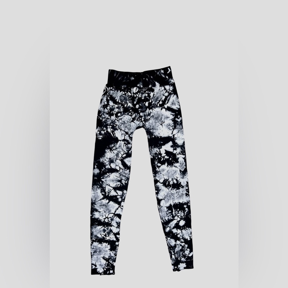 Luxe Junkie Women's Seamless Crop Leggings OS